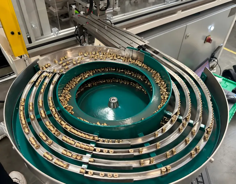 自动冷压螺母设备